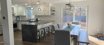 New Seabury FULLY RENOVATED  beach house. Great location, pet friendly!