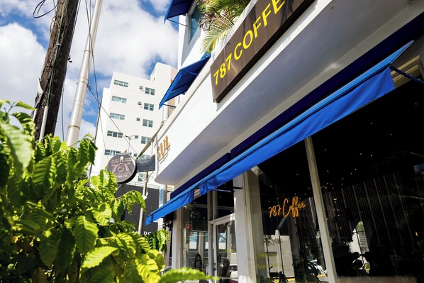 Exterior detail - Urban Retreat | 1 Bedroom | Rooftop Pool & Prime Location (San Juan)