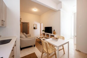 Interior - Chic 1 Bedroom Studio | Rooftop Pool + Parking (San Juan)