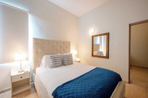 1 bedroom, iron/ironing board, travel cot, WiFi - Chic 1 Bedroom Studio | Rooftop Pool + Parking (San Juan)