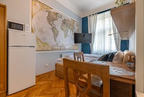 1 bedroom, desk, free WiFi, bed sheets