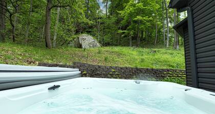 Secluded mountain view cabin near Hocking Hills