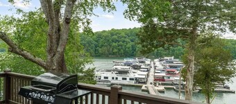 2 Bedroom Beacon Cottage 3 - Two bedrooms, one sleeper sofa and a kitchenette