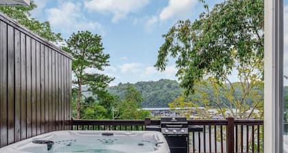 2 Bedroom Beacon Cottage 3 - Two bedrooms, one sleeper sofa and a kitchenette