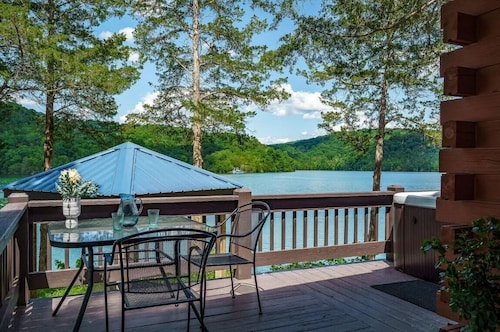 The Wren’s Nest Studio Cabin 11 - Studio style cabin, queen bed and a kitchenette