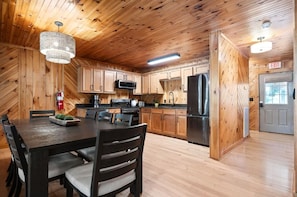 Microwave, stovetop - 10 Person Golden Cedar Lodge 16 - 2 Floors and a 3rd floor loft, entertainment room, full kitchen (Allons)
