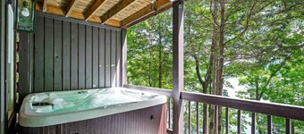 10 Person Golden Cedar Lodge 16 - 2 Floors and a 3rd floor loft, entertainment room, full kitchen