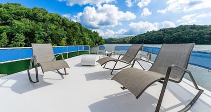 The Castaway Houseboat 53' - Smallest Houseboat, 3 bedrooms, waterslide, covered rooftop lounge area
