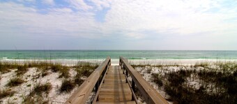 Spacious Gulf View Oasis with Modern Comfort- PSV1