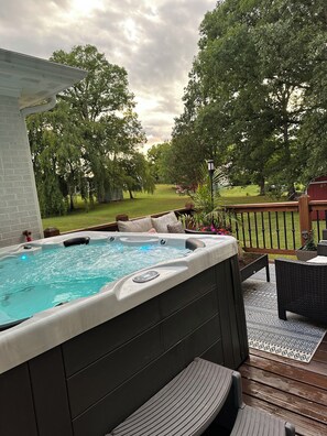 Outdoor spa tub - Newly Renovated home  just minutes from Downtown Hendersonville. (East Flat Rock)