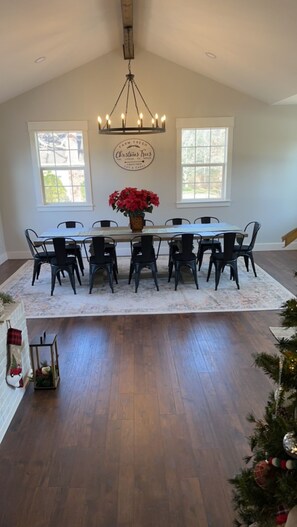 Dining - Newly Renovated home  just minutes from Downtown Hendersonville. (East Flat Rock)