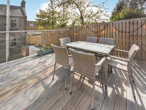 Outdoor dining - 3 bedroom accommodation in Kilconquhar (Kilconquhar)