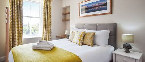 3 bedrooms, WiFi (free), bed sheets