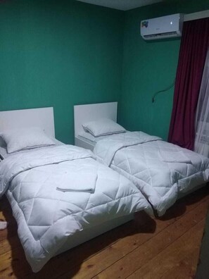 Standard Triple Room, Shared Bathroom, City View