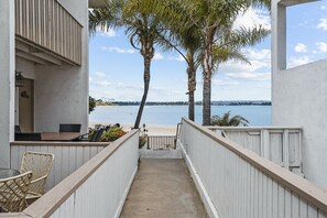 Outdoor dining - Bayside Villa - 2BR Beach Front Free Parking (San Diego)