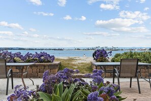 Outdoor dining - Bayside Villa - 2BR Beach Front Free Parking (San Diego)