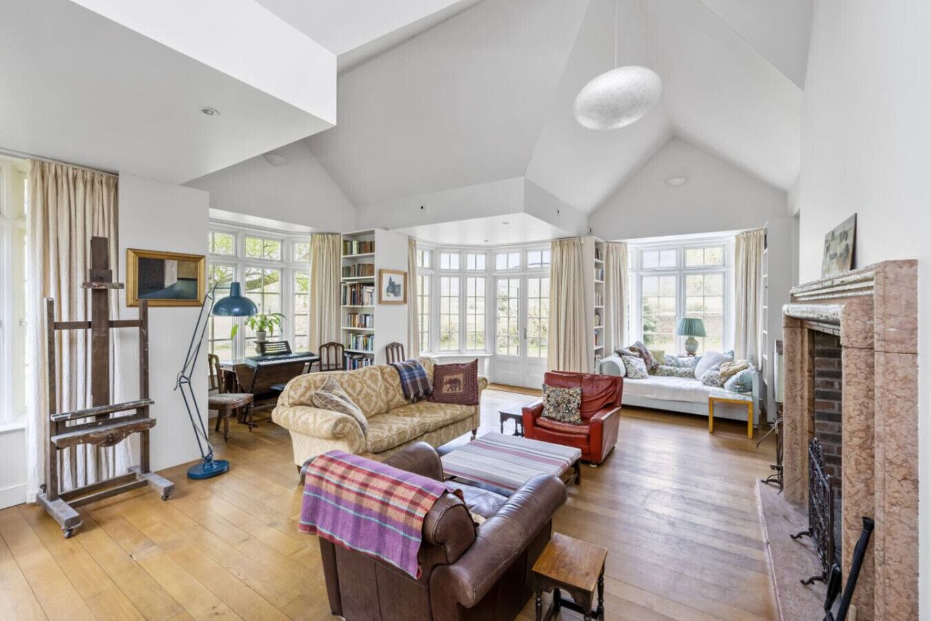 Smart-tv, bøger, kontorer