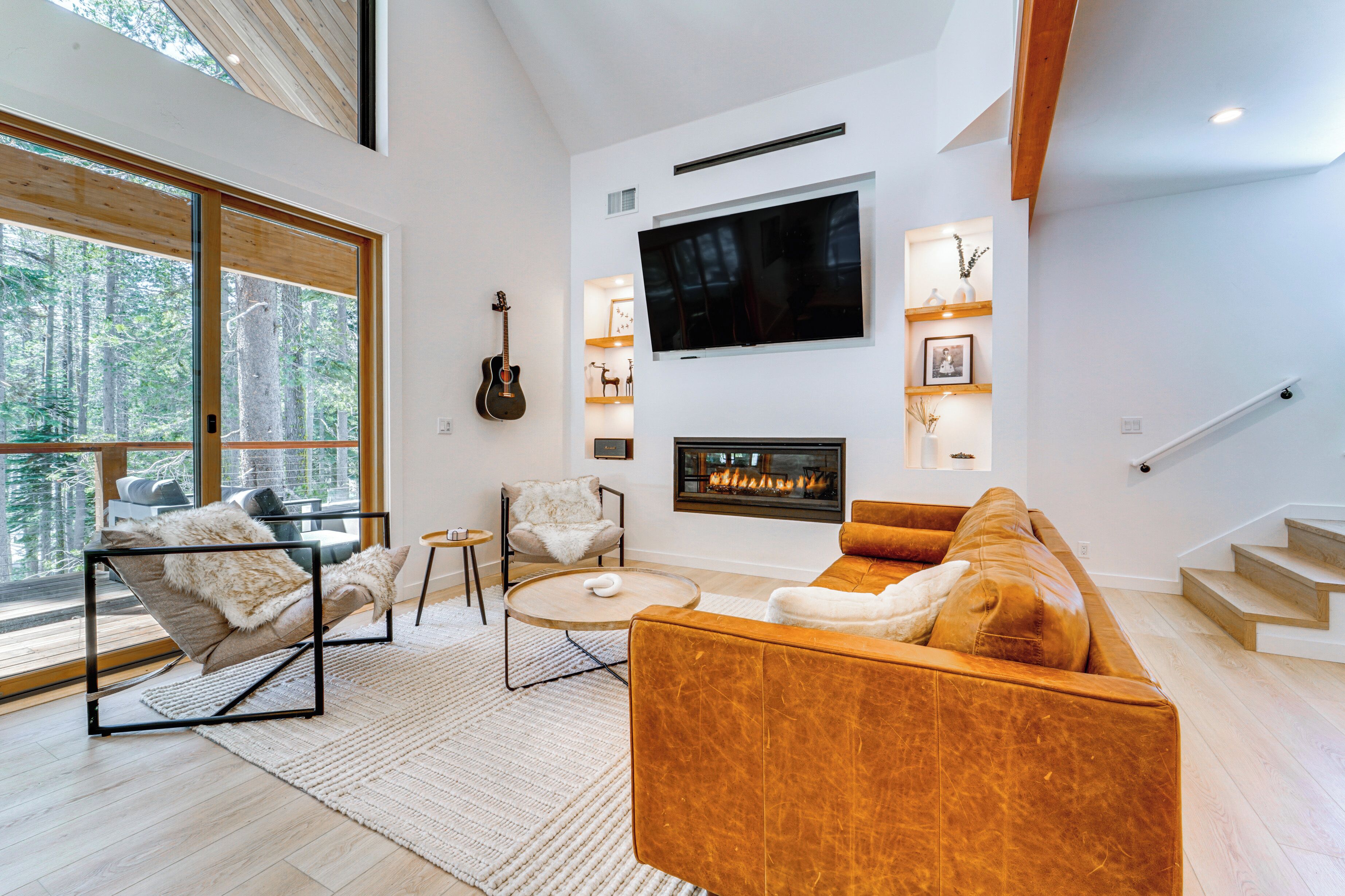 Luxe Soda Springs Cabin: Hot Tub, Forest-View Deck