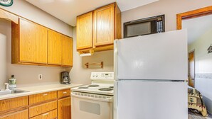Unclassified image, 5 of 26, button - Michigan Manistee River Cabin ~ 1 Mi to Downtown (Manistee)