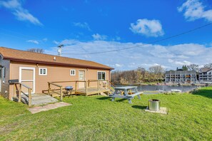 Outdoor dining - Michigan Manistee River Cabin ~ 1 Mi to Downtown (Manistee)