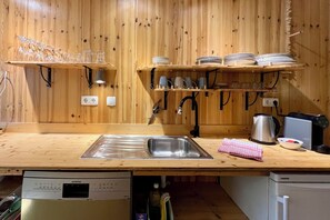 ثلاجة، ميكروويف، فرن، موقد طهي مسطح