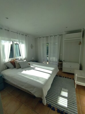 5 bedrooms, desk, iron/ironing board, travel cot - Countryside Haven, Between Lagos and Praia da Luz & Along the Ecovia Bike Trail (Lagos)