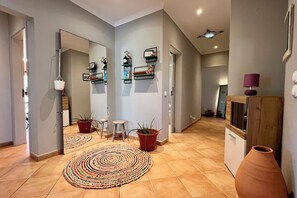 المنشأة من الداخل