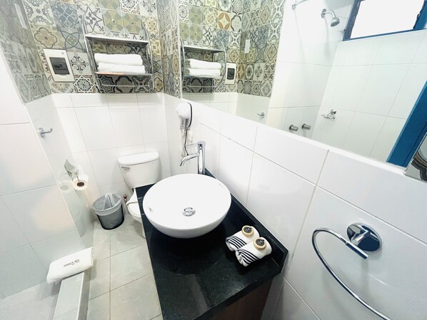 Junior Double Room, City View | Bathroom