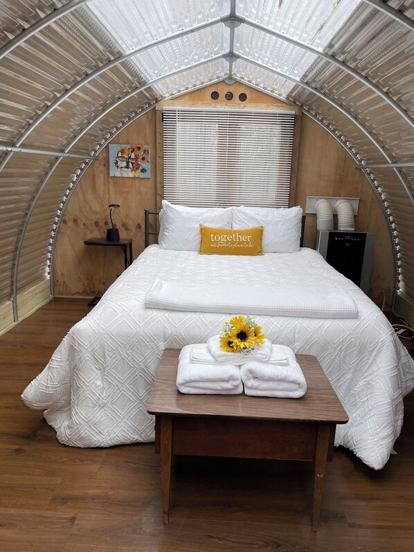 1 bedroom, bed sheets