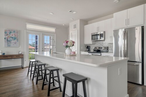 Serene Sienna 2/2 Apt, Full Kitch, W/D, minutes from the toll way!