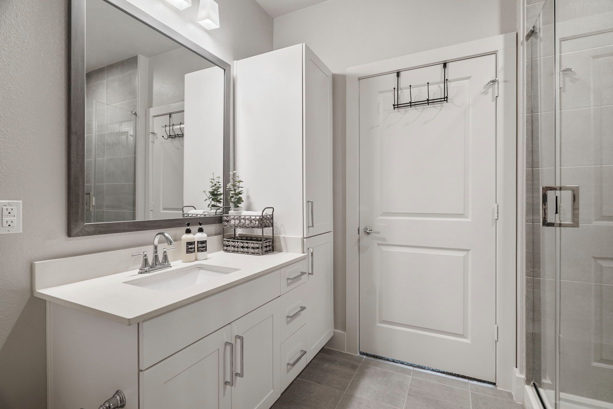 淋浴设施、吹风机、毛巾、肥皂