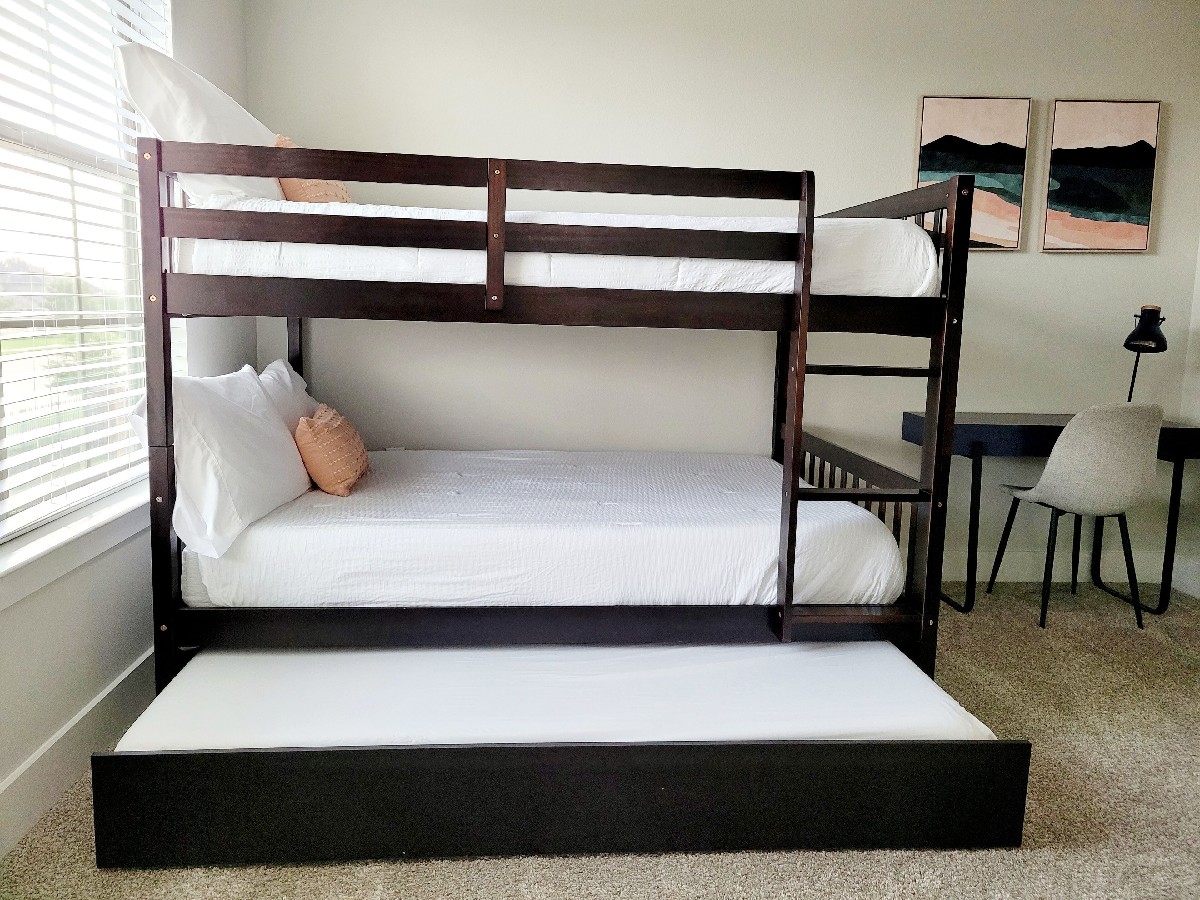 2 chambres, fer et planche à repasser, Wi-Fi, draps fournis