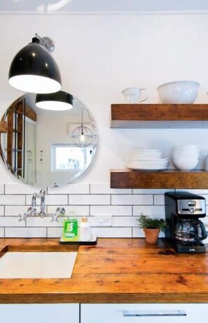 Private kitchen - Hip and cozy main home PLUS mid/mod tiny home!!
(louisville)