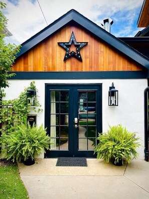 Exterior detail - Hip and cozy main home PLUS mid/mod tiny home!!
(louisville)