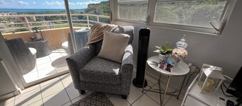 Serene Coastal Getaway with Amazing Ocean View