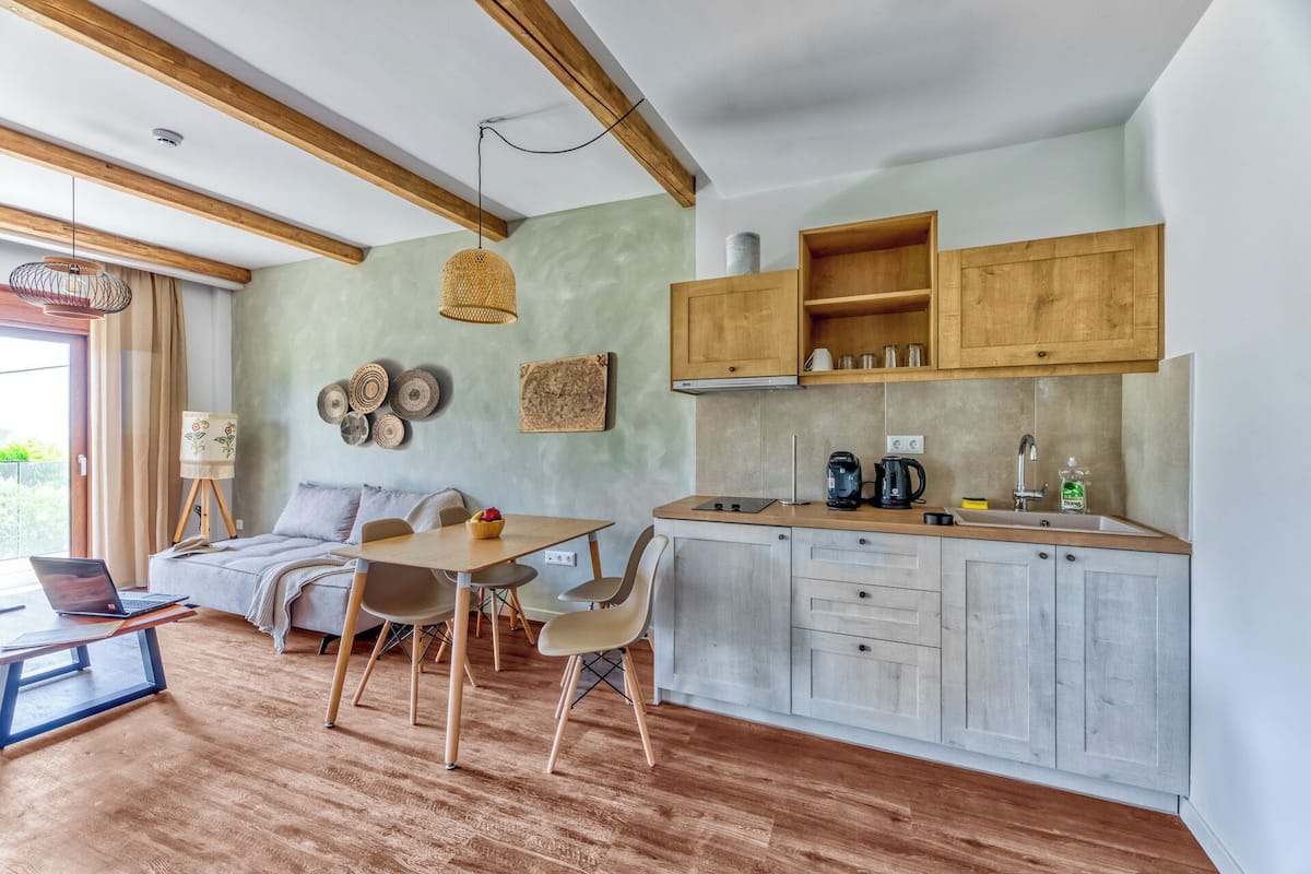 Deluxe Twin Room, 1 Bedroom, Balcony, Mountain View | Living area | 39-inch Smart TV with cable channels, Netflix, streaming services