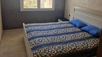 3 habitaciones y ropa de cama