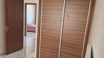 3 habitaciones y ropa de cama