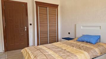 3 habitaciones y ropa de cama