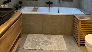 City Condo, Park View | Bathroom | Hair dryer, heated floors, towels