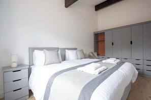 2 室のベッドルーム、アイロン / アイロン台、WiFi、ベッド�シーツ