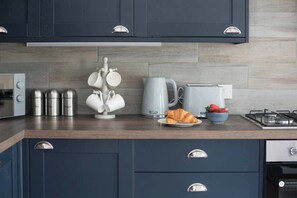 冷蔵庫、電子レンジ、オーブン、食器洗い機