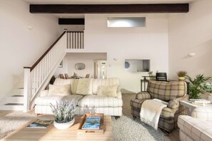 TV connectée, chaîne hi-fi, espaces bureaux