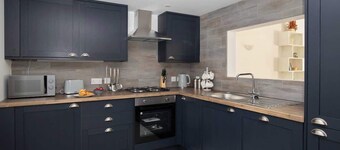 Aintree | Stylish Cotswolds Stay with Workspace