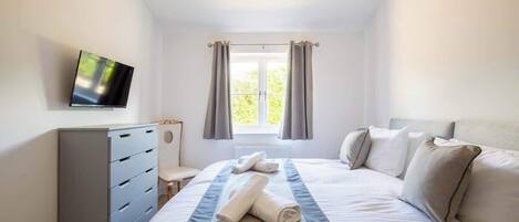 2 bedrooms, iron/ironing board, travel cot, WiFi