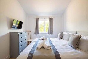 2 habitaciones, tabla de planchar con plancha, cuna de viaje y wifi 