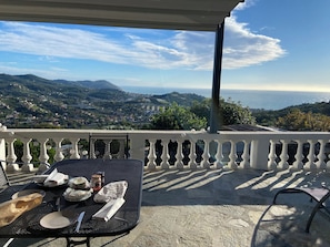 Outdoor dining - Casa Thibaut, Flair, Meerblick, Pool, Komfort und Mehr (Poggi)