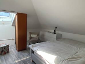 3 bedrooms, desk, iron/ironing board, travel crib - Casa Thibaut, Flair, Meerblick, Pool, Komfort und Mehr (Poggi)