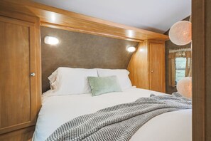 1 bedroom, WiFi, bed sheets - Awesome Summer Retreat- Relax After Hiking! (Harrison)