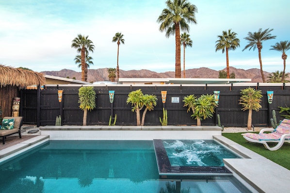 Außenpool, Liegestühle